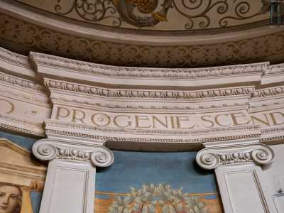 Qui si legge la frase �Secol rinova, torna giustizia e primo tempo umano. Progenie scende dal cielo�. Si tratta di una celebrazione dell�et� dell�oro composta dal poeta latino Virgilio